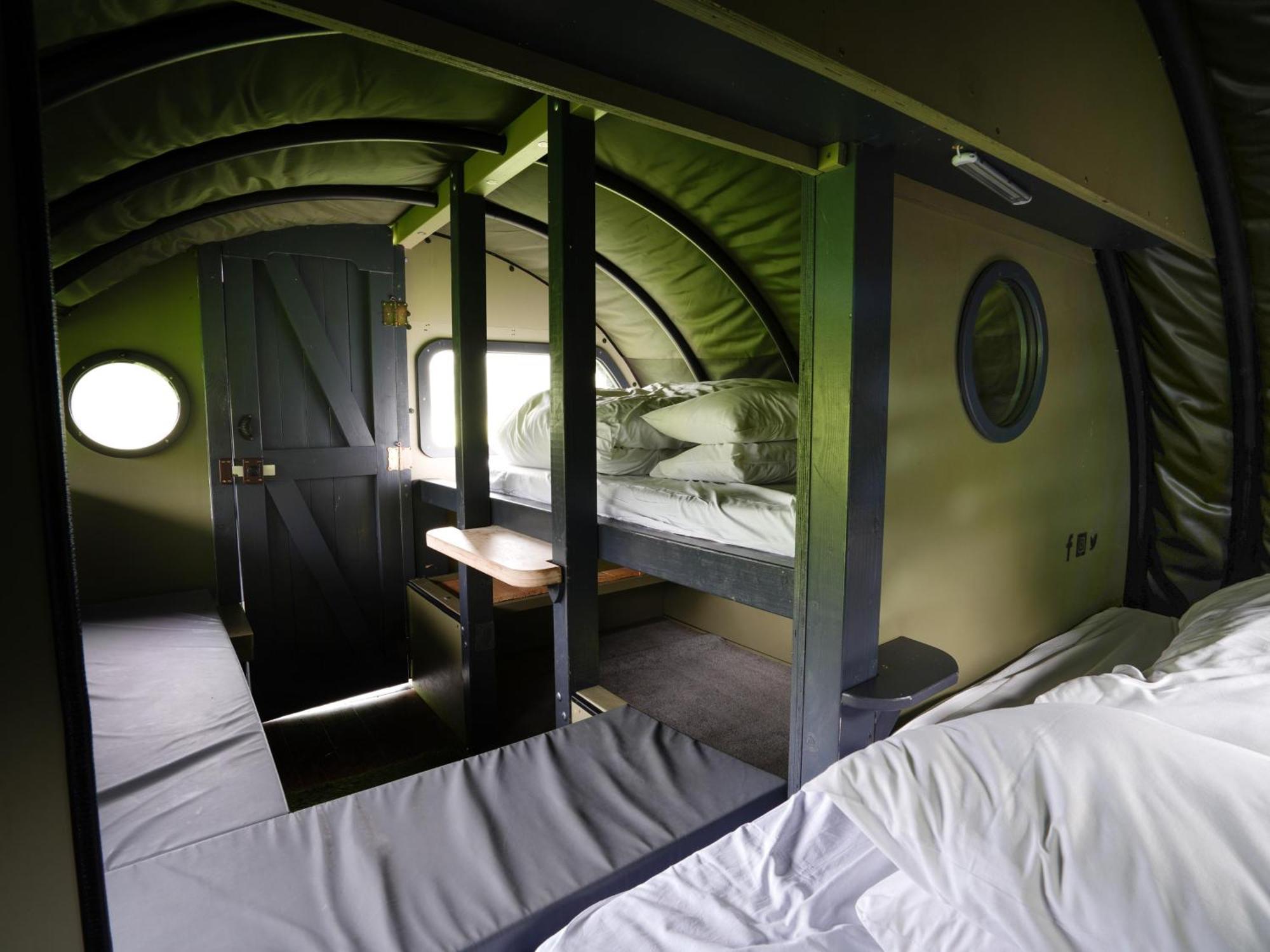 Landpod (2 Double Beds)
